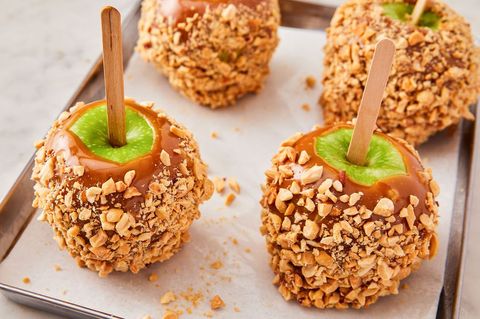 green caramel apples with peanuts