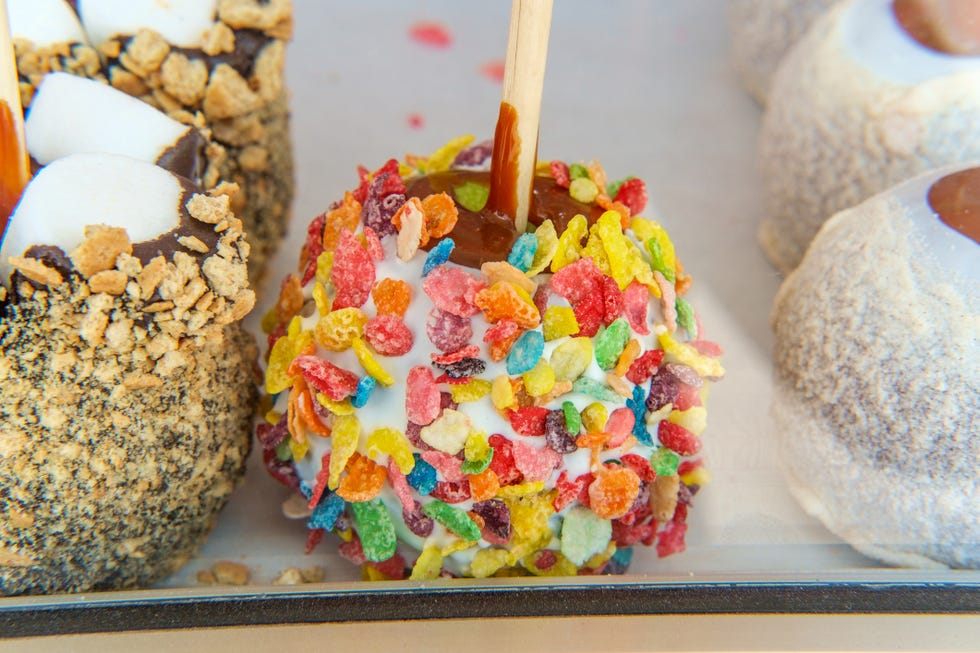 15 Best Caramel Apple Toppings 