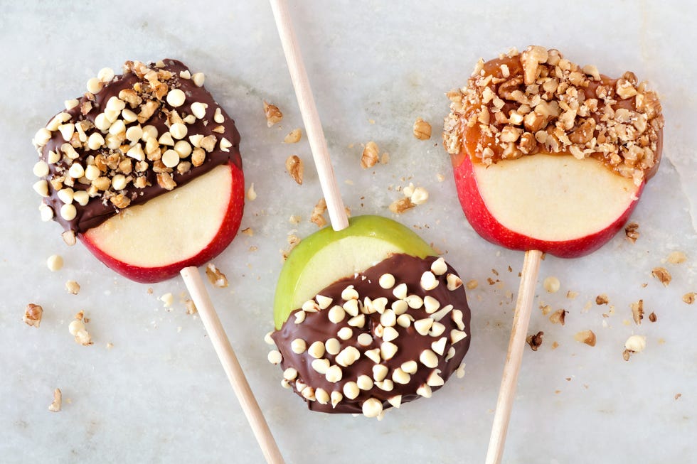 15 Best Caramel Apple Toppings