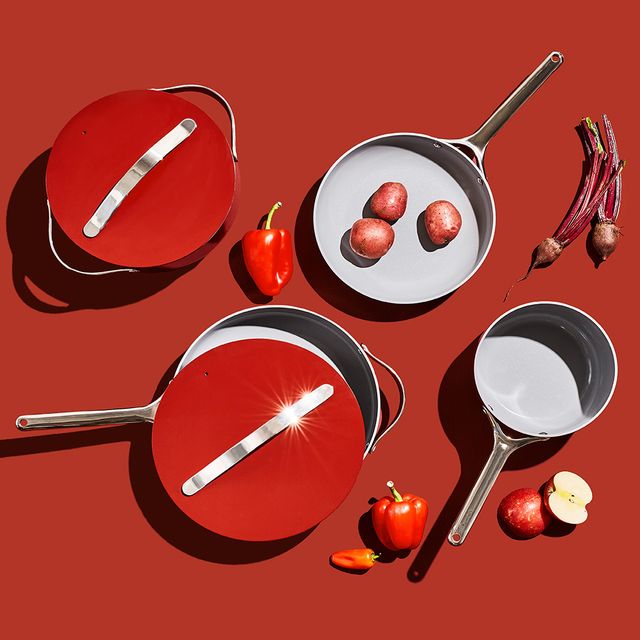 https://hips.hearstapps.com/hmg-prod/images/caraway-brick-red-signature-cookware-set-1636409033.jpg?crop=1.00xw:1.00xh;0,0&resize=640:*