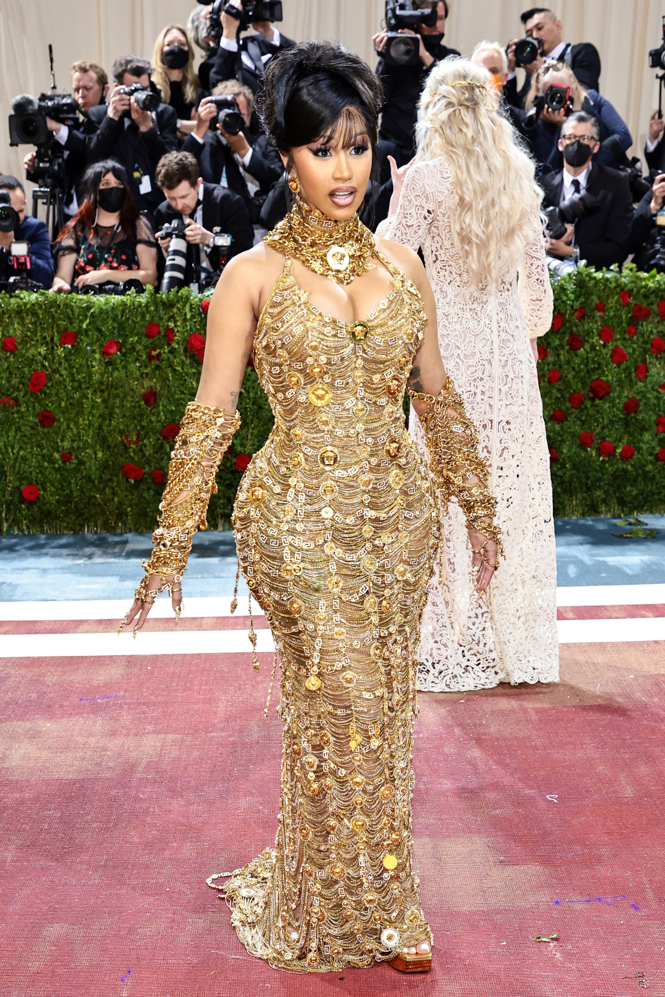 Cardi B's Met Gala 2022 Dress Had a Mile of Gold Chains – Billboard
