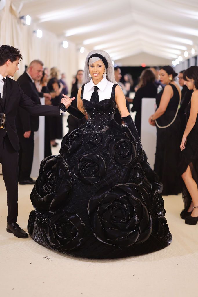 the 2023 met gala celebrating "karl lagerfeld a line of beauty" red carpet
