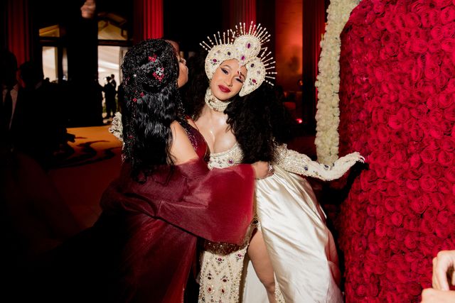 Red, Fashion, Headpiece, Event, Performance, Dress, Costume design, Costume, Stage, Black hair, 
