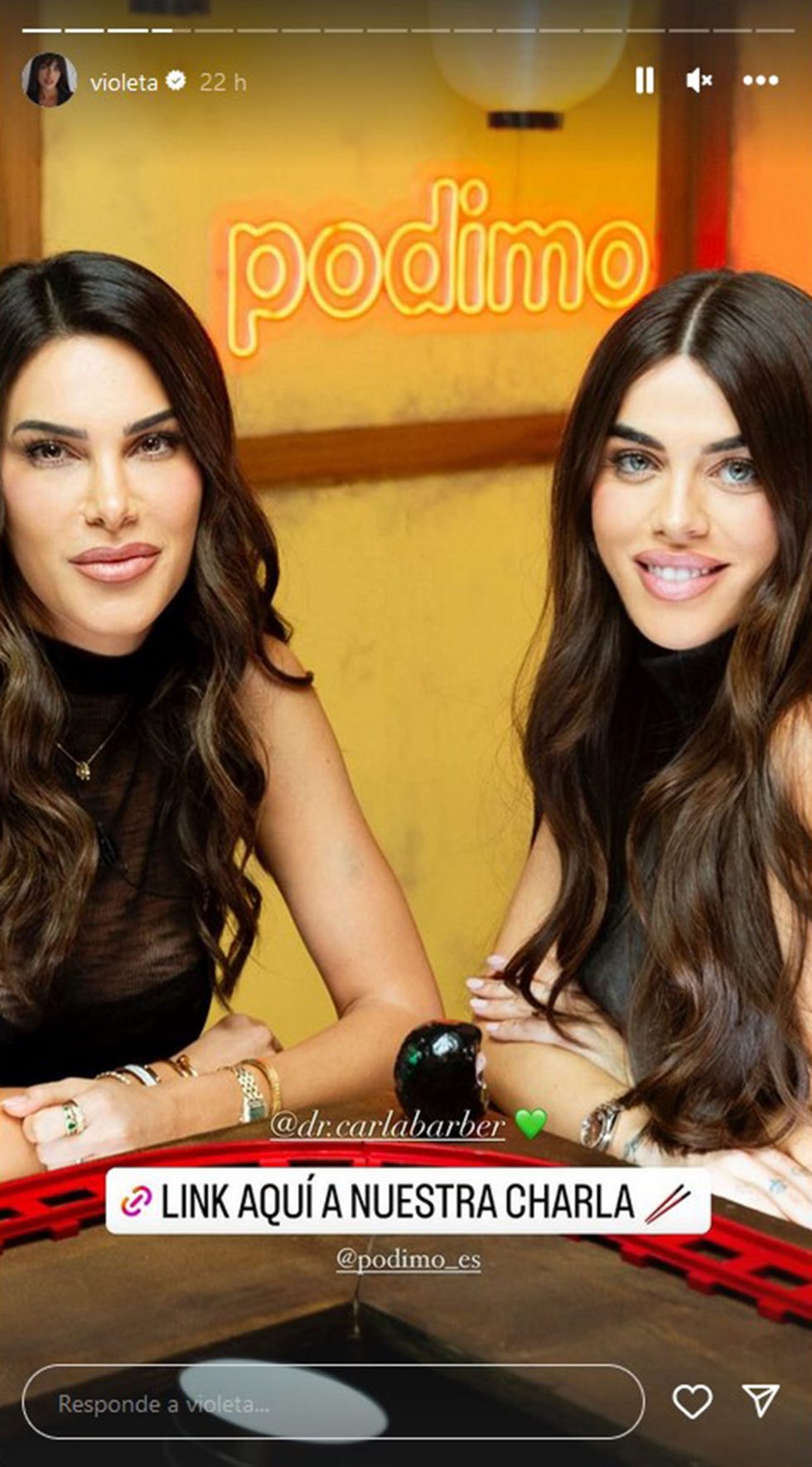 las dos amigas han charlado en el podcast de violeta en podimo