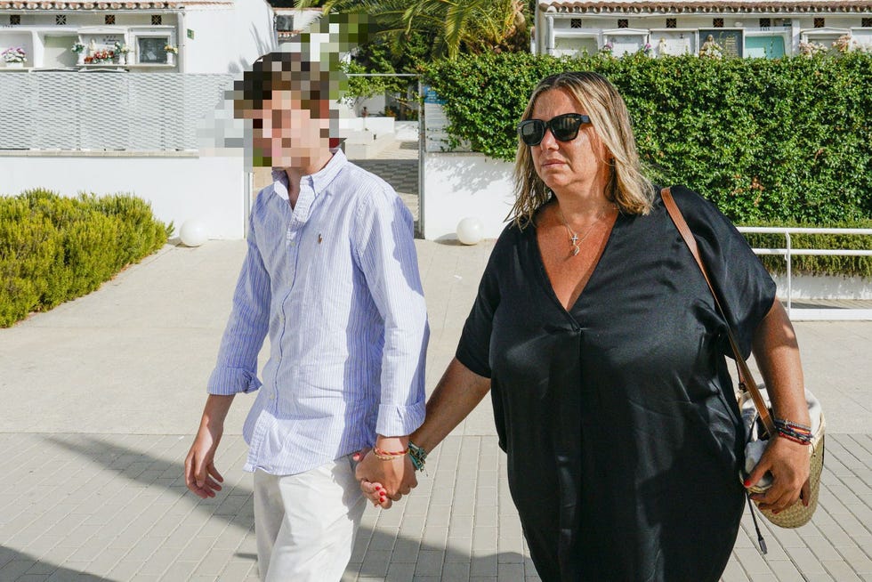 cari lapique y sus hijas, desoladas, despiden a carlos goyanes