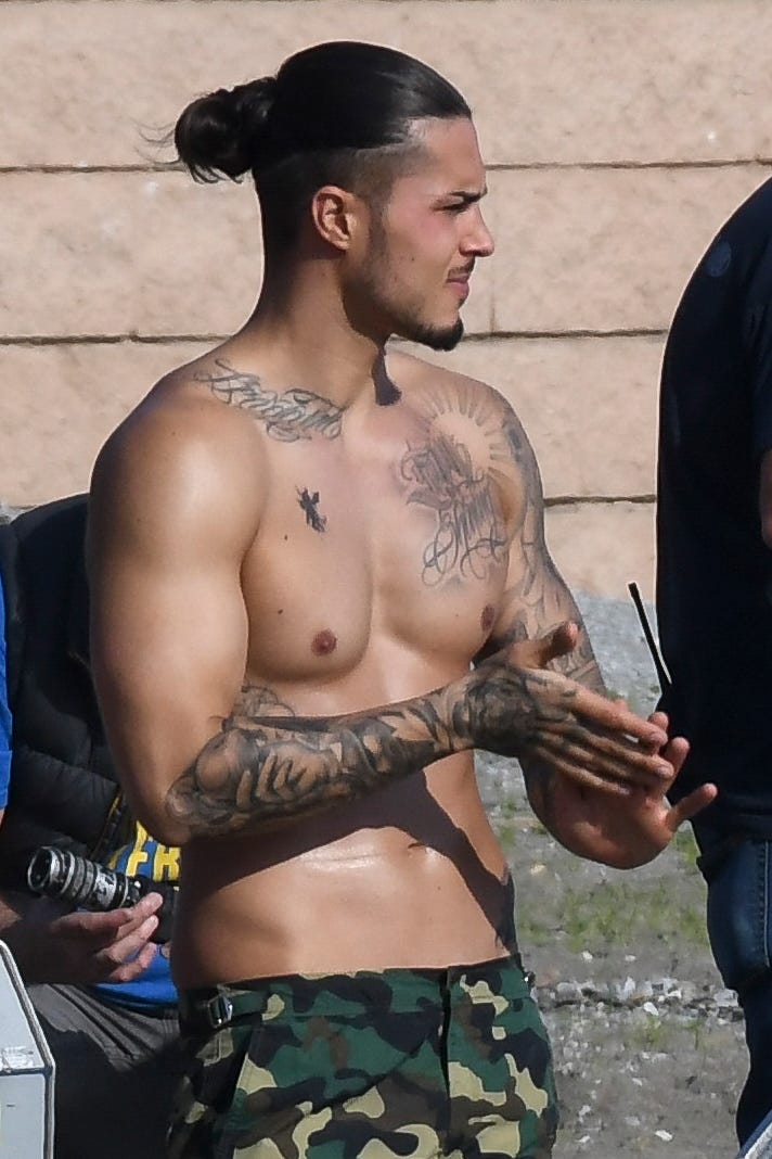 el hijo de mar flores, en forma para toy boy