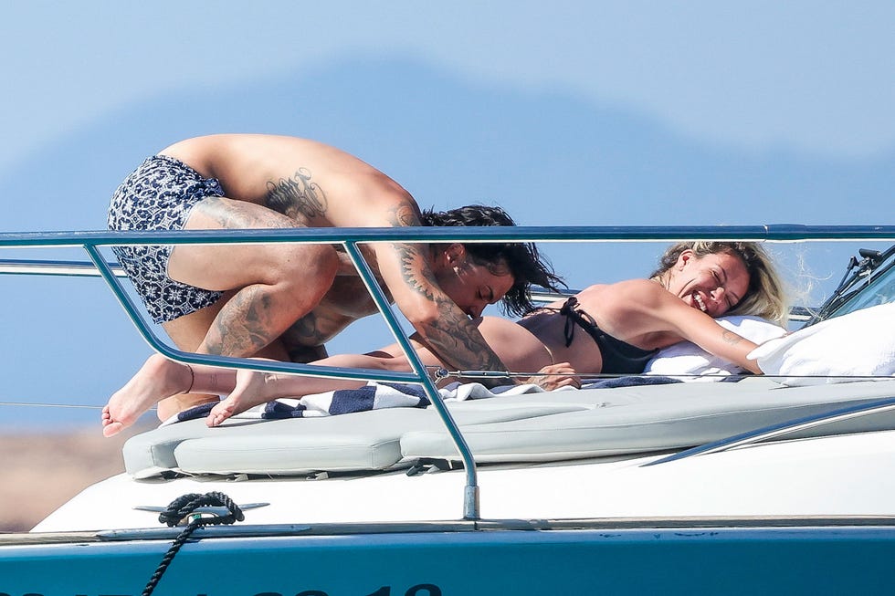 EXCLUSIVA | Alejandra Rubio y Carlo Costanzia, todas las fotos de sus  apasionadas y polémicas vacaciones en Ibiza con Mar Flores