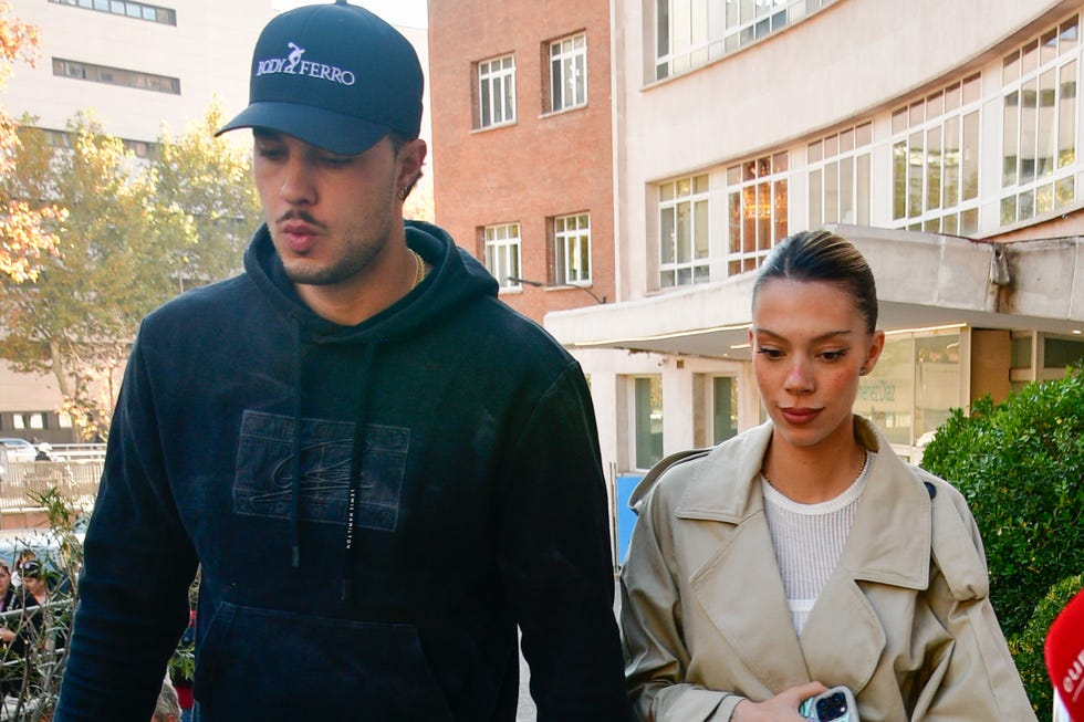 alejandra rubio y carlo costanzia saliendo de la fundacion jimenez diaz dias antes de ponerse de parto