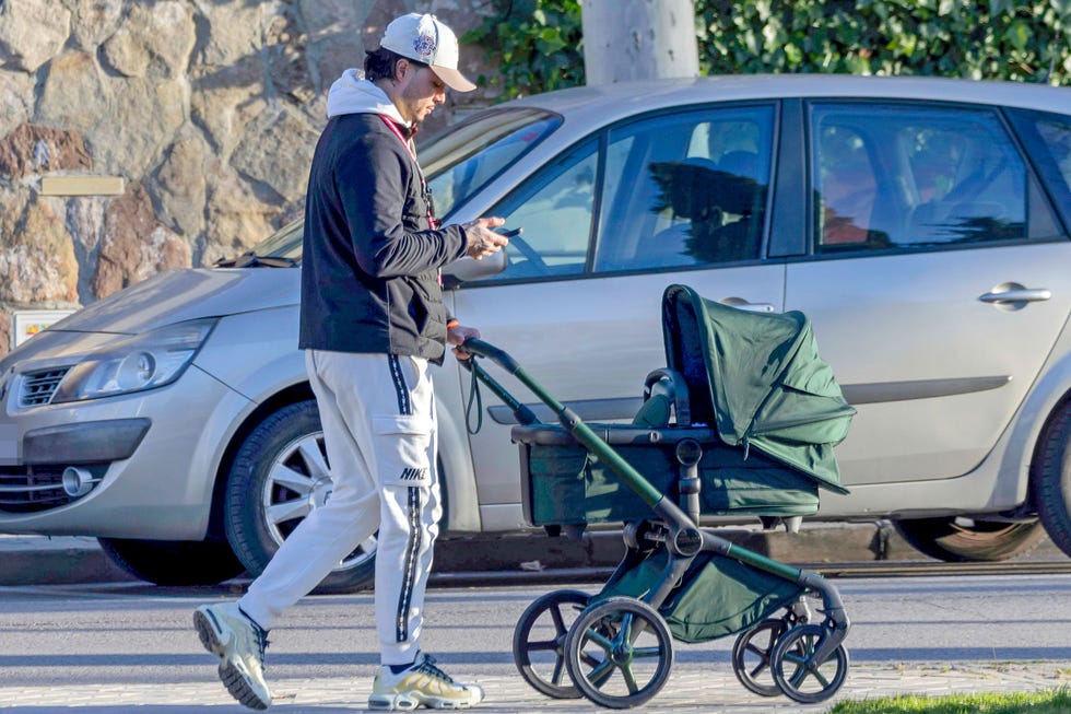 carlo costanzia con su hijo