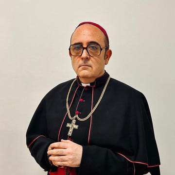 Carlos Areces, caracterizado como un obispo para la serie 'Por el amor de Dios', de los hermanos Caballero carlos areces, caracterizado como un obispo para la serie 'por el amor de dios', de los hermanos caballero