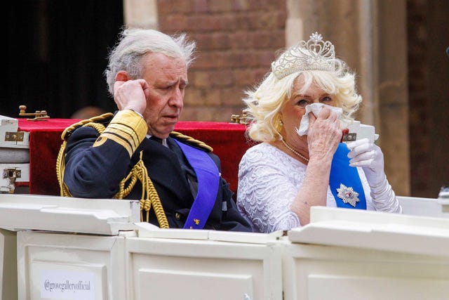 los dobles de carlos iii y camila se pasen por londres