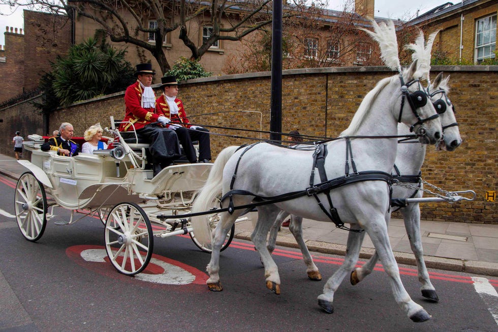 los dobles de carlos iii y camila se pasen por londres