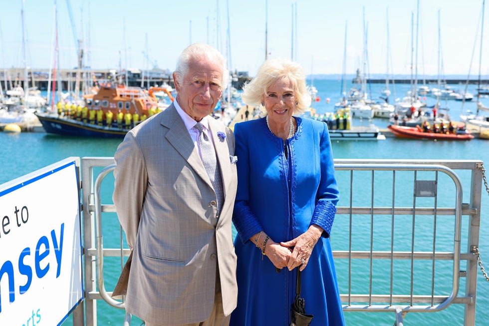 los reyes carlos iii y camila en la isla de guernsey