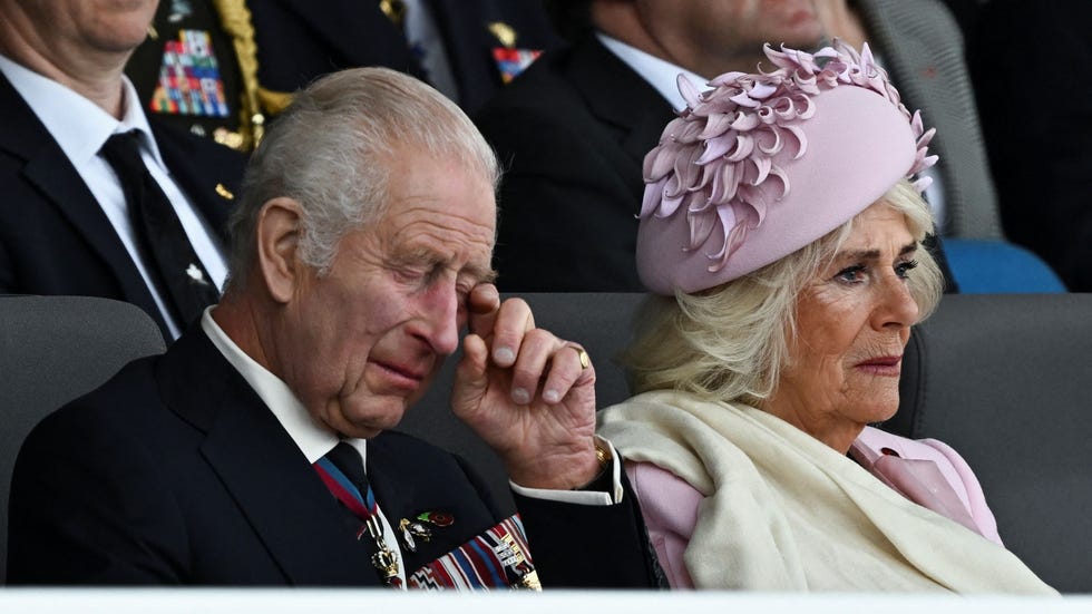 carlos iii y camila se emocionan en el 80 anivesario del desembarco de normandia