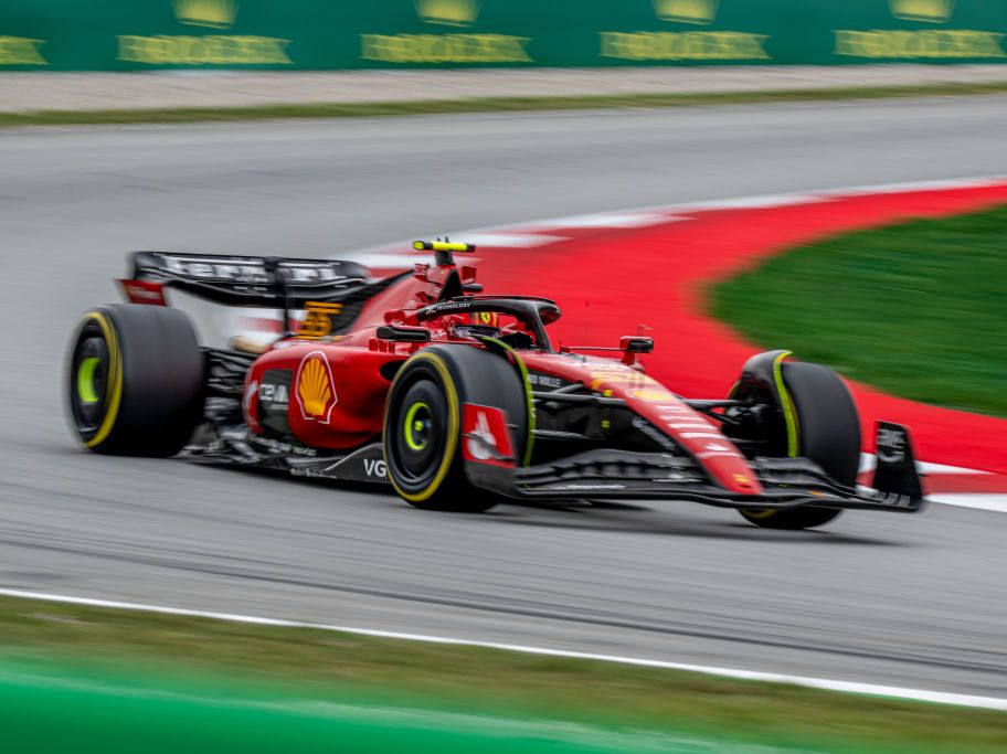 Leclerc explica y elogia la gran mejora de Ferrari F1 con el SF-24
