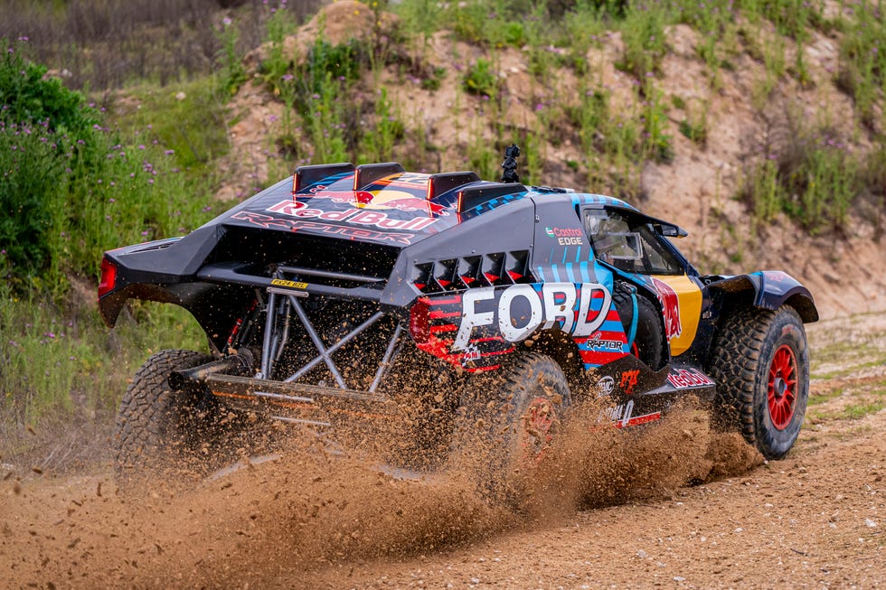 carlos-sainz-vuelta-madring-ford-raptor-t1-3-682210be5381e.jpg