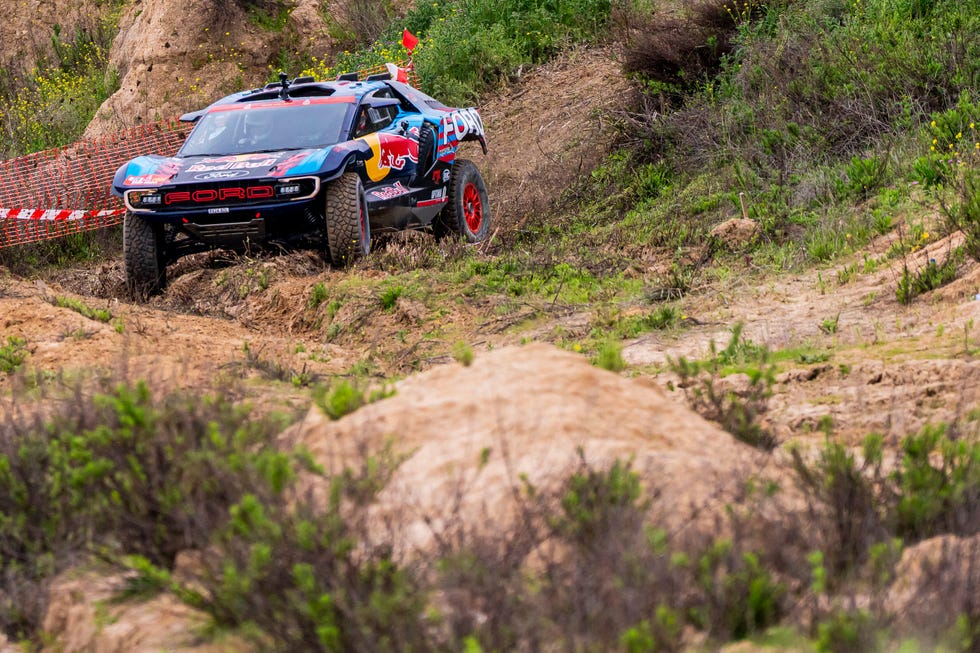 carlos-sainz-vuelta-madring-ford-raptor-t1-4-682210be4c0d3.jpg