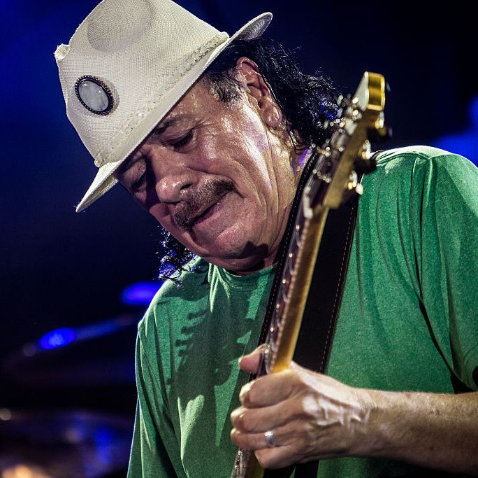 El guitarrista Carlos Santana en concierto en el Assago Summer Arena Assago, Italia, el 21 de julio de 2016. Foto de Francesco Castaldo/Archiveo Francesco Castaldo/Mondori vía Getty Images