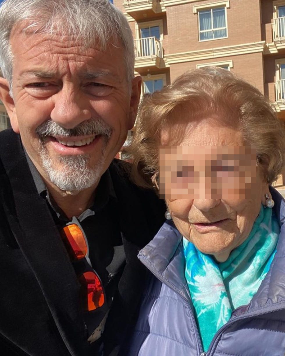 carlos sobera junto a su madre, maría asunción prado