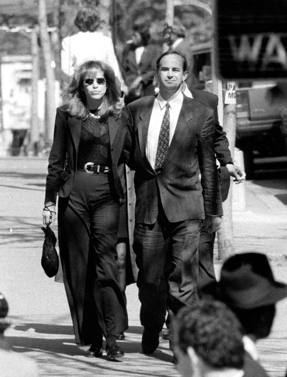 Carly Simon arrives at Jacqueline Kennedy Onassis' funeral on May 23, 1994.