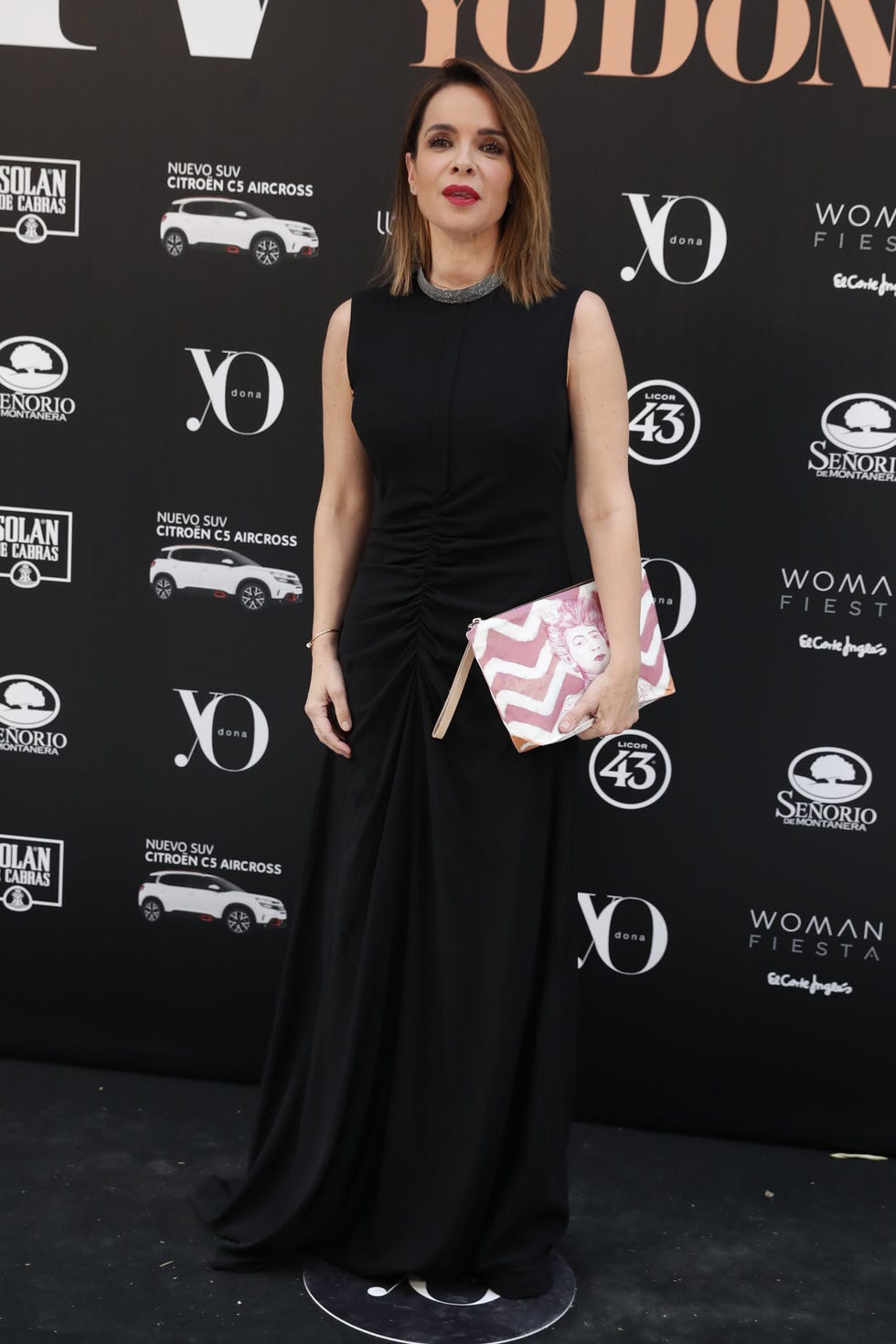 Clothing, Dress, Premiere, Carpet, Fashion, Shoulder, Footwear, Red carpet, Flooring, Little black dress, 