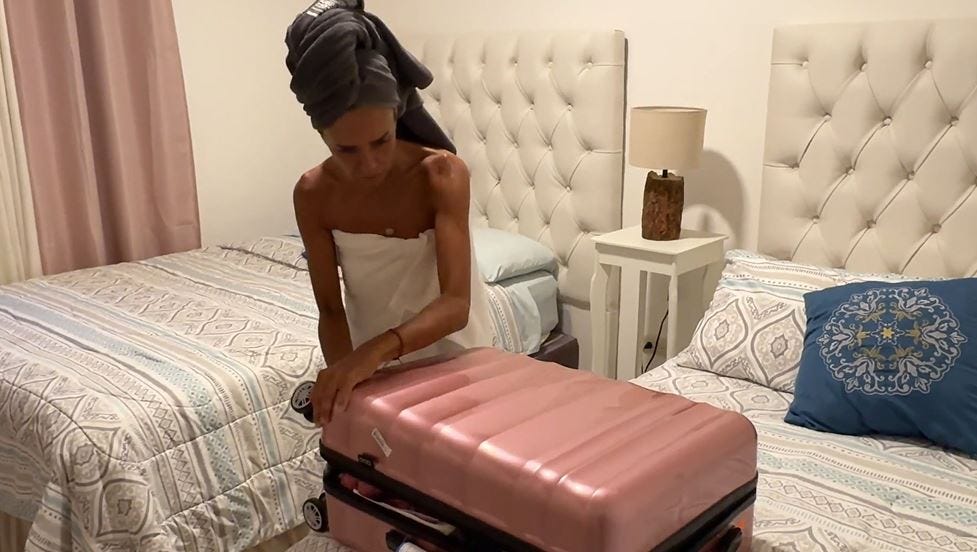 carmen alcayde abre su maleta tras ser la expulsada de 'supervivientes'