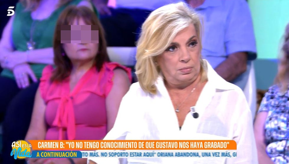 la hija de maria teresa campos con una camisa blanca en el programa de telecinco