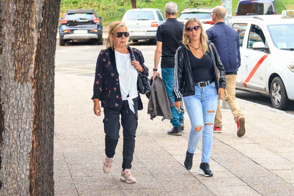 terelu campos y carmen borrego llaman a amigos de teresa campos para informar de la gravedad de su madre