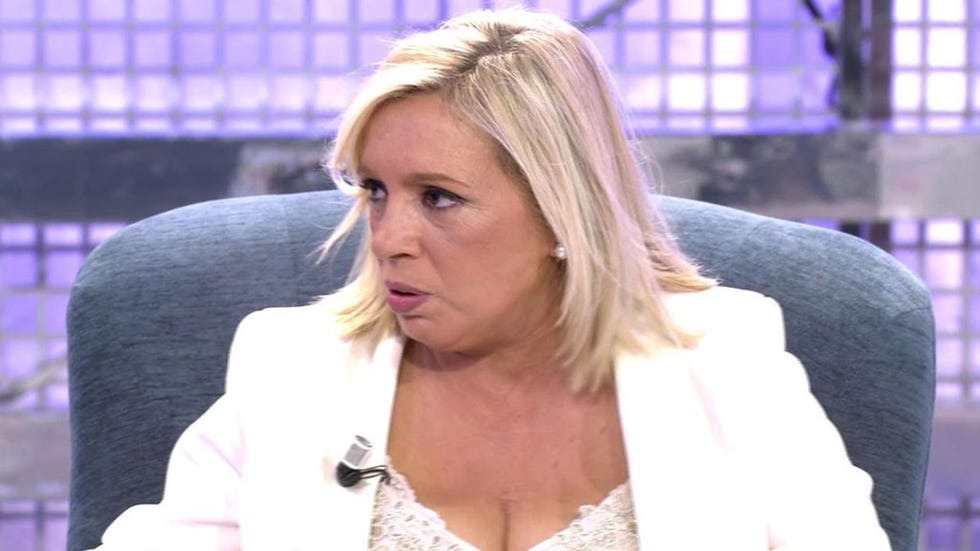 Carmen Borrego desvela su nueva imagen tras su operación de papada en el último programa de 'Las Campos'.