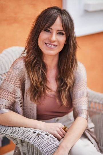 entrevista a carmen corazzini presentadora de el tiempo en mediaset que publica su primer libro