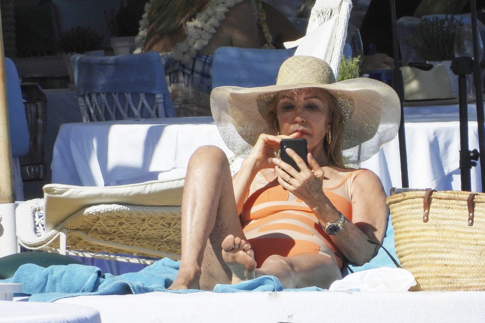 Carmen Lomana en bikini