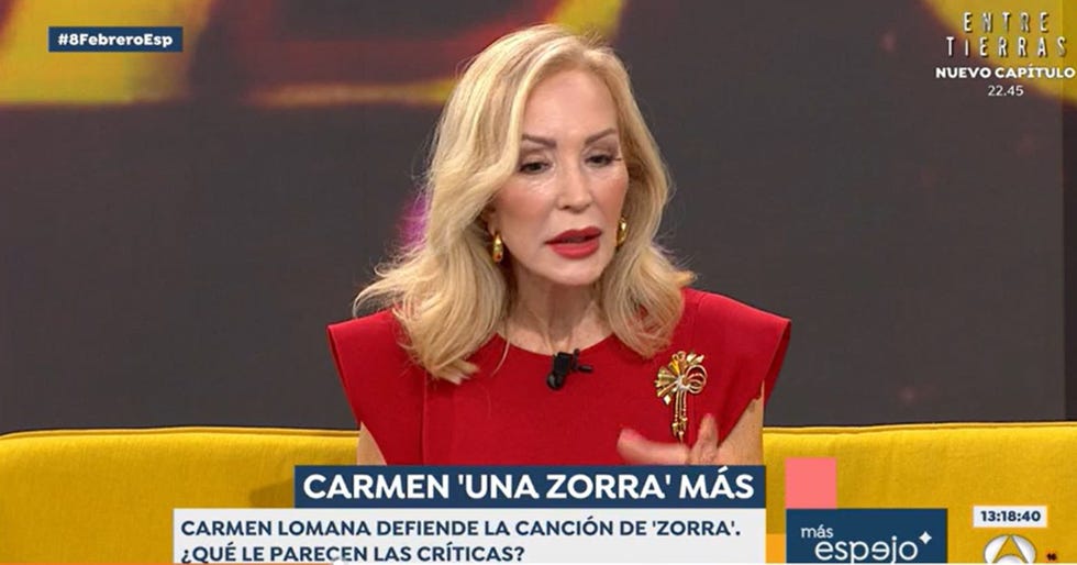 la colaboradora con un vestido rojo en el plato de antena 3