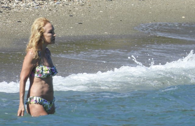 Carmen Lomana en el mar