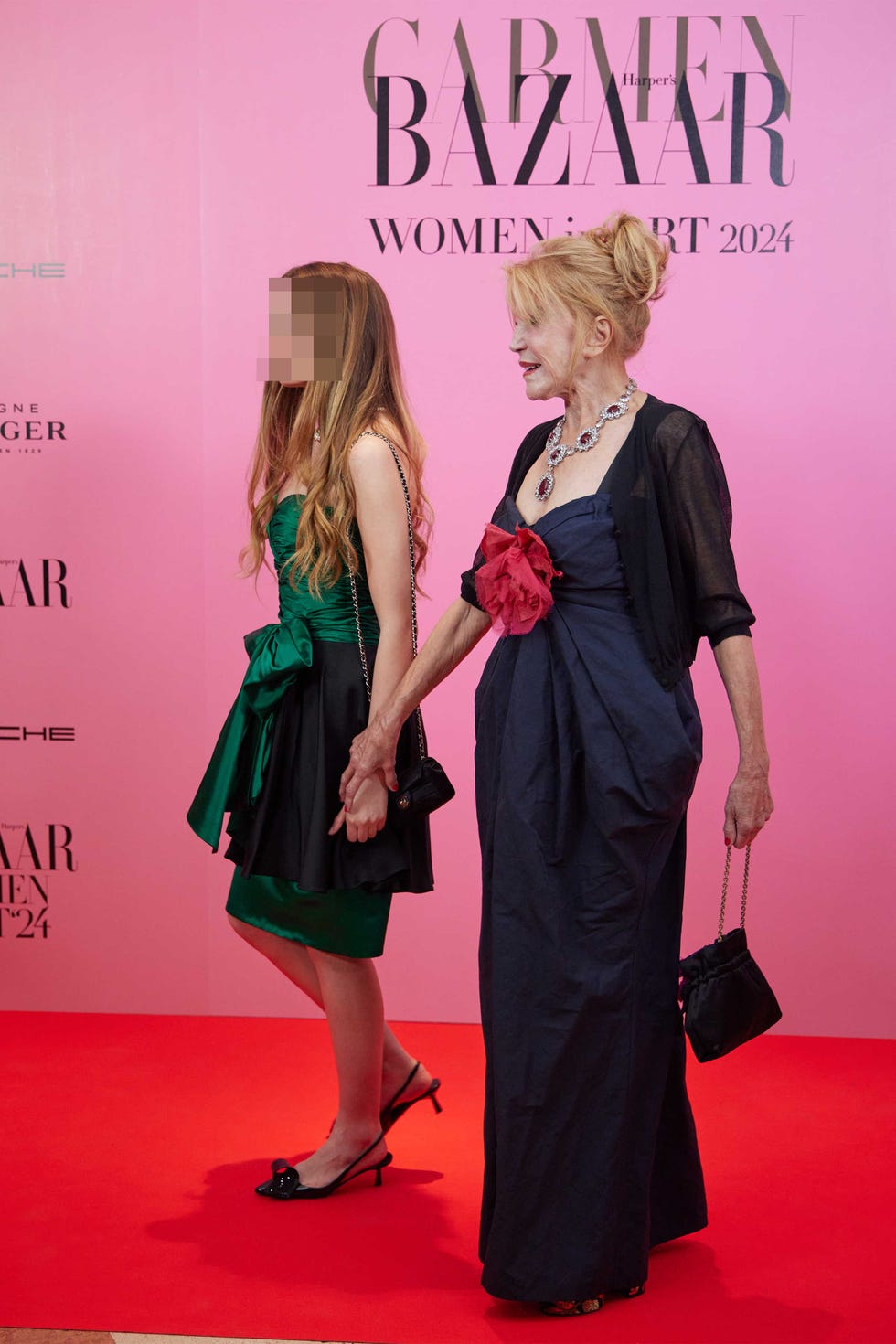 famosos en la fiesta haper's bazaar en la que se homenajea al arte y la figura de carmen thyssen que asistio con su hija