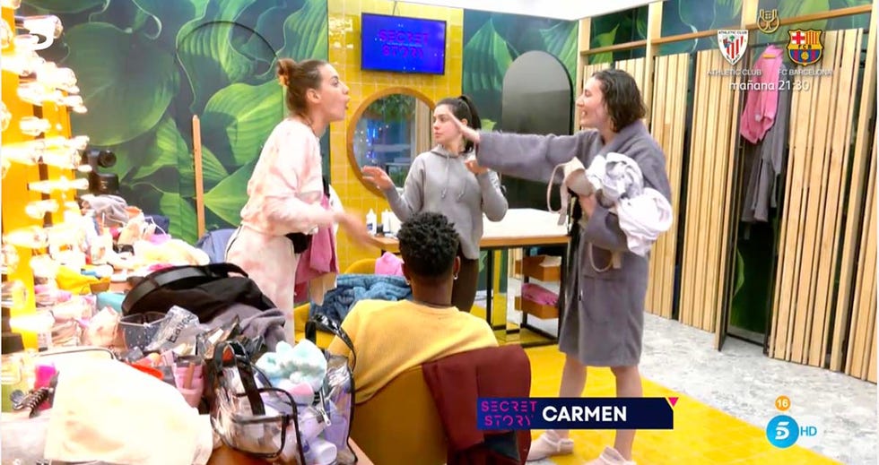 nissy y carmen pelea
