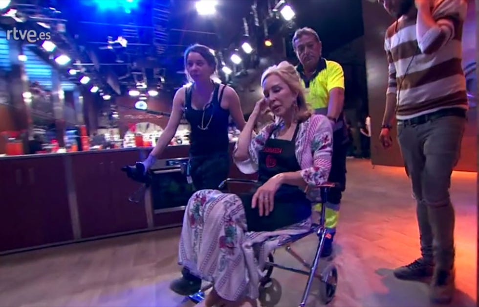 Carmen Lomana abandona 'MasterChef Celebrity 3' en silla de ruedas