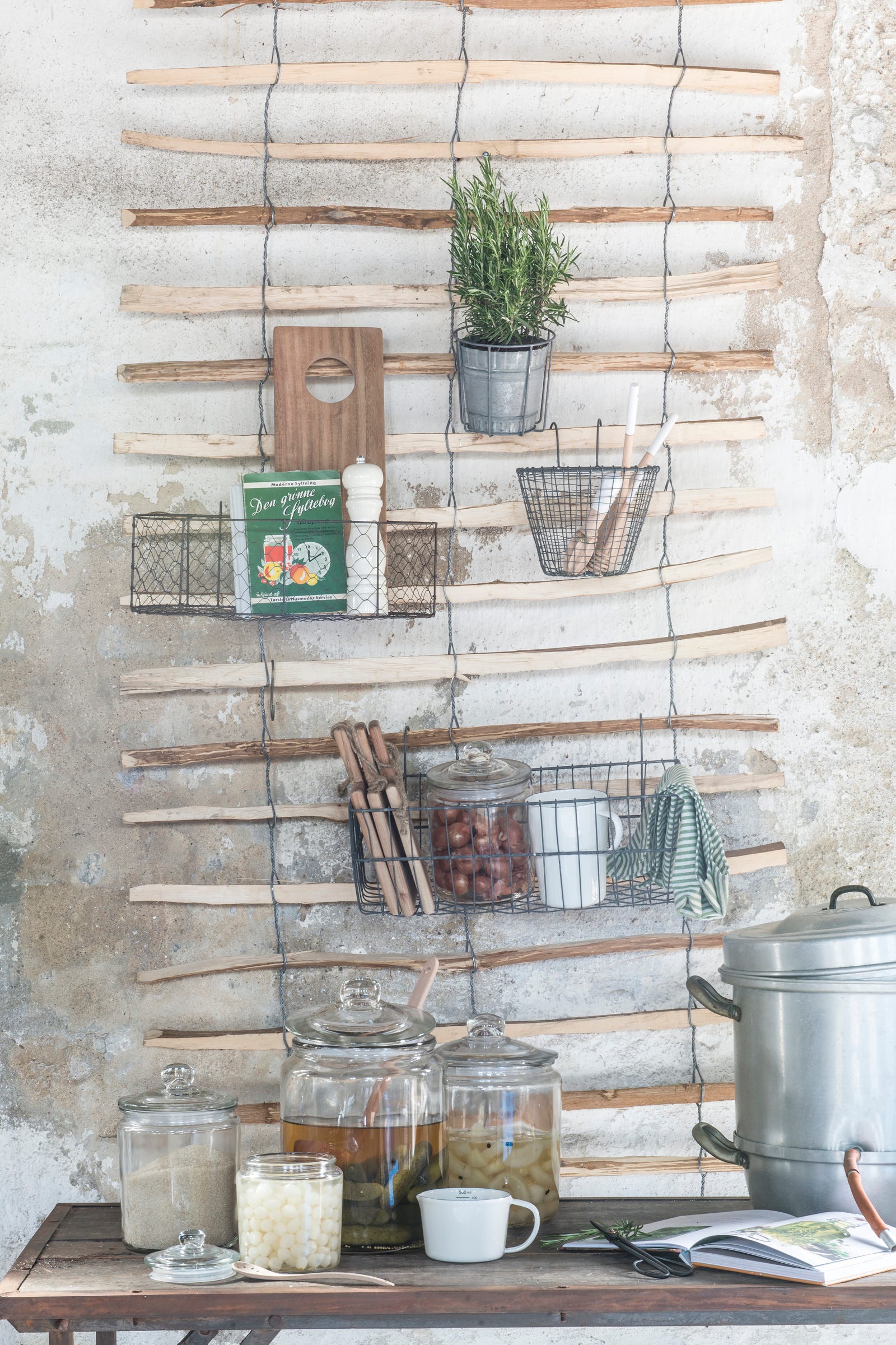 ideas diy cómo decorar con ramas del campo colgador de pared