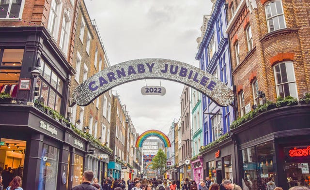 a new installation has been unveiled in londons iconic carnaby street celebrating the queens platinum jubilee