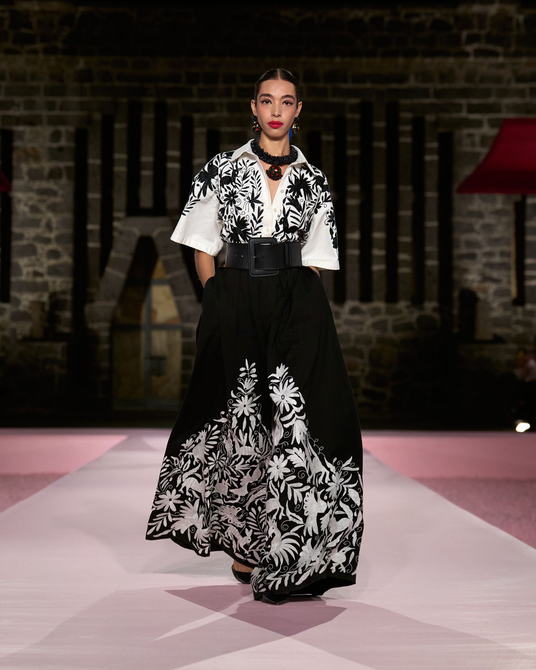 Carolina Herrera's Resort 2025 Show: A Masterclass in Collaboration