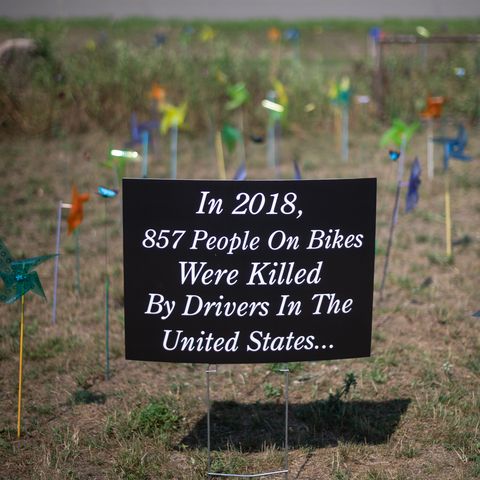 the installation consists of 857 half pinwheels, half butterflies pinwheels and butterflies, each representing a cyclist who was killed