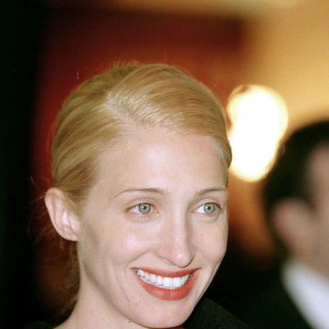 carolyn bessette kennedy arrives at benefit