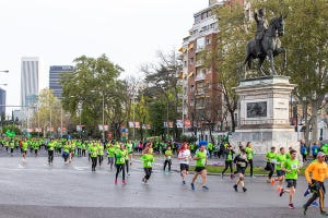 corredores durante la carrera en marcha contra el cáncer en madrid