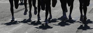 varios corredores compiten en un maratón