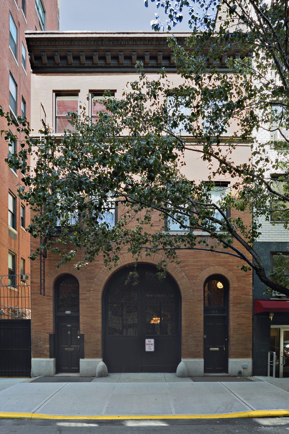 Carriage house facade with arches carriage house facade with arches