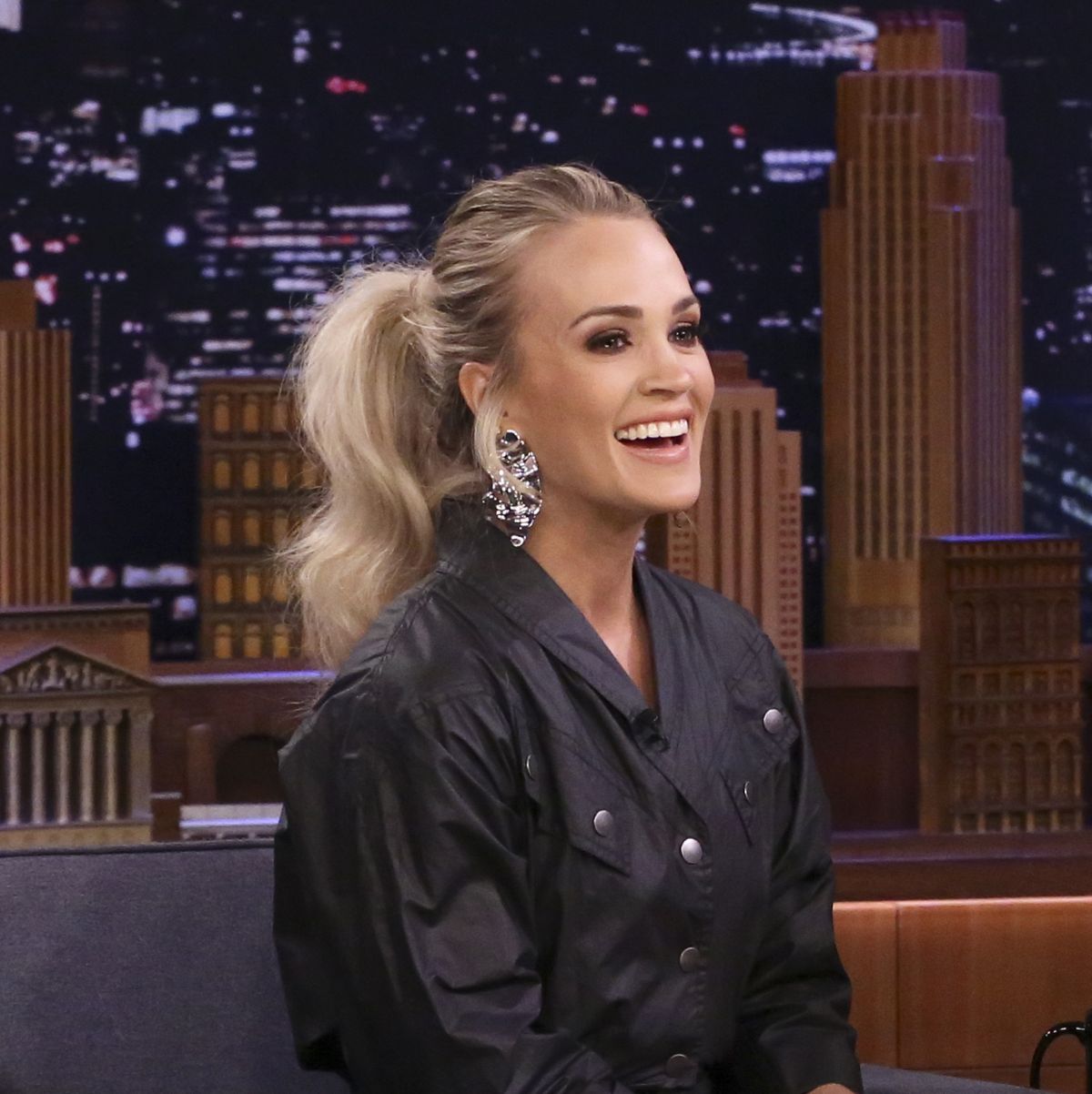 https://hips.hearstapps.com/hmg-prod/images/carrie-underwood-1583961255.jpg?crop=1.00xw:0.667xh;0,0.0694xh&resize=1200:*