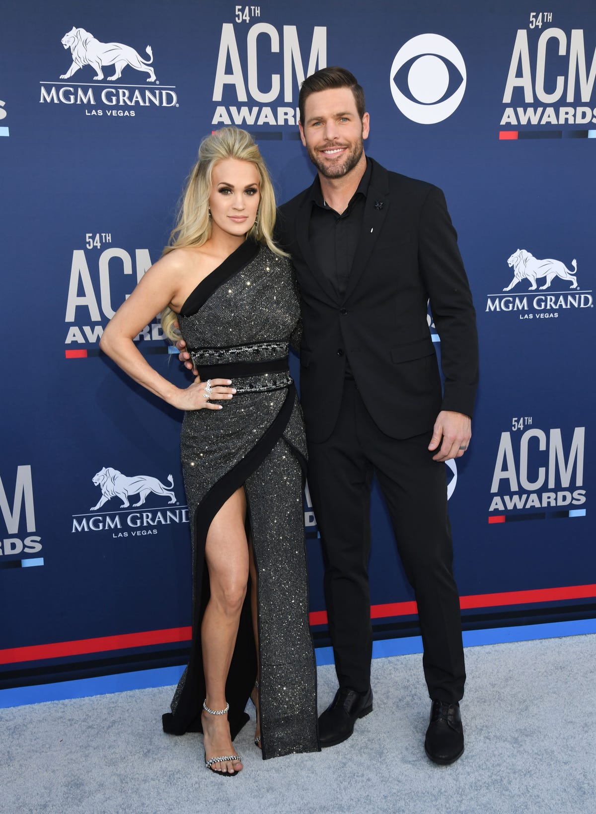 Carrie Underwood Dress ACMs 2019 - See Carrie Underwood's 2019 ACMs Red ...