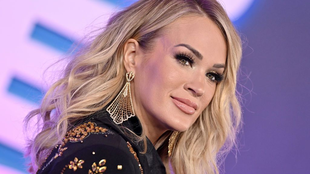 Carrie Underwood Shocks Fans With Surprising Red Carpet Outfit