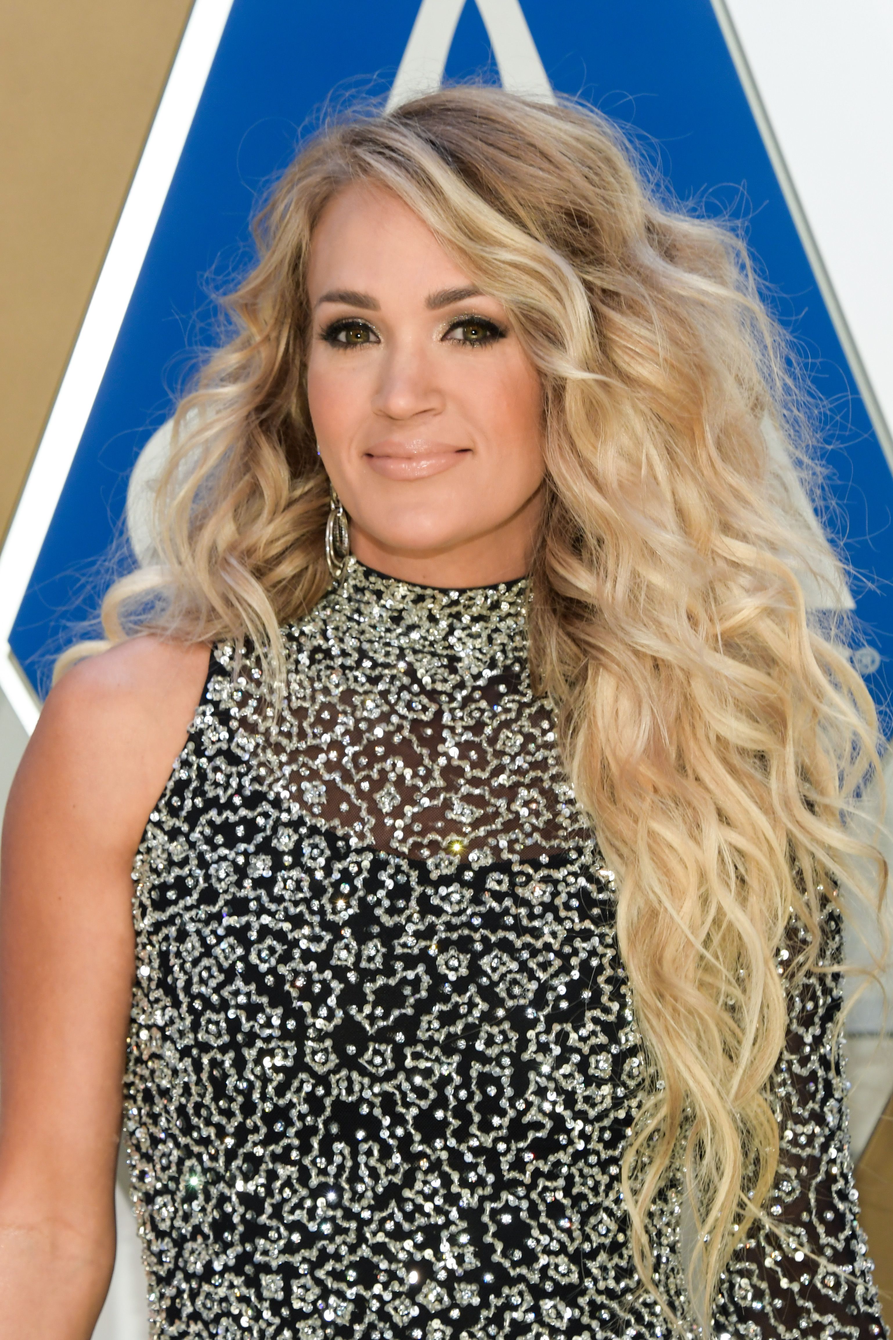 CMAs 2021: Carrie Underwood Duets With Jason Aldean