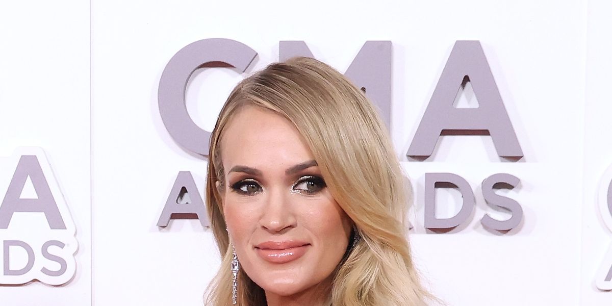 Carrie Underwood Stuns in Sequin Corset During Electrifying CMA