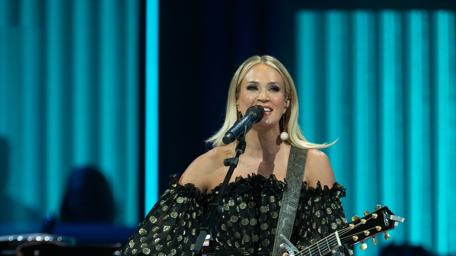 Carrie Underwood joins country artists with fashion line
